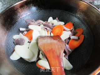 胡萝卜鹅胗炒茭白步骤8
