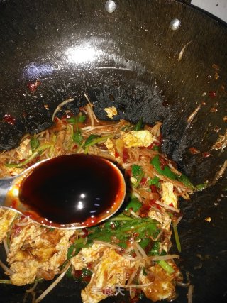 比肉好吃的豆芽炒鸡蛋步骤7