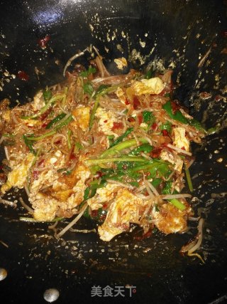 比肉好吃的豆芽炒鸡蛋步骤6