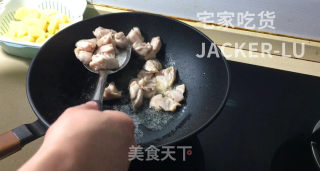 家常土豆咖喱鸡，简单又美味，小白也能做的经典美食。步骤3