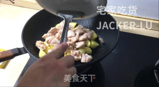 家常土豆咖喱鸡，简单又美味，小白也能做的经典美食。步骤5