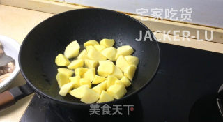 家常土豆咖喱鸡，简单又美味，小白也能做的经典美食。步骤4