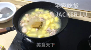 家常土豆咖喱鸡，简单又美味，小白也能做的经典美食。步骤7