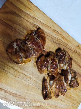 焖鸭腿肉盖烧饭步骤5