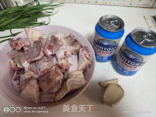 啤酒焖土鸡步骤1