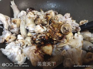 啤酒焖土鸡步骤5