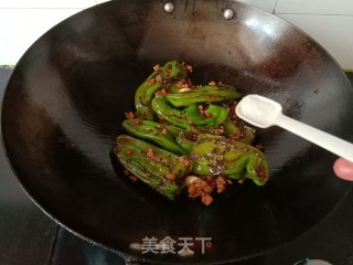 老干妈肉末青椒步骤6