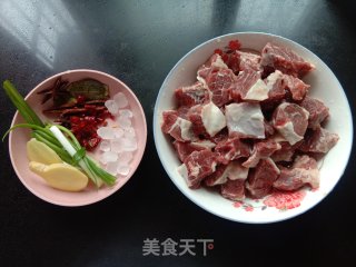 砂锅牛腩步骤1