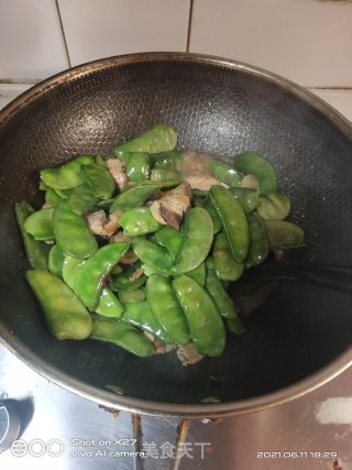 扁豆炒五花肉盖烧饭步骤6
