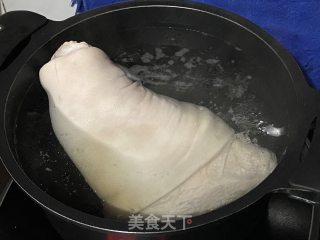 东坡肘子的家常做法，香浓软糯巨好吃！步骤2