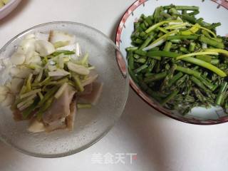 五花肉炒芦笋步骤1