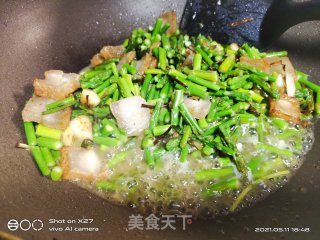 五花肉炒芦笋步骤3