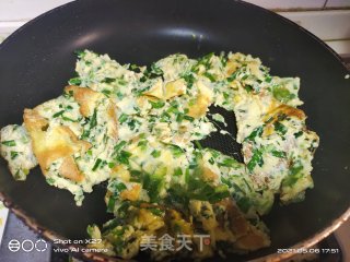 鸡蛋煎韭菜步骤3