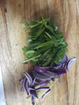 青椒丝炒牛肉步骤1