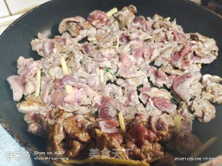 青椒丝炒牛肉步骤3