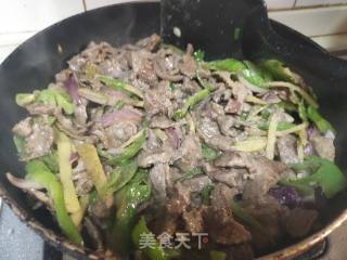 青椒丝炒牛肉步骤7