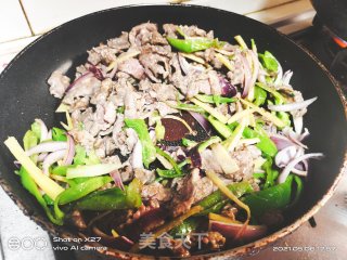 青椒丝炒牛肉步骤6