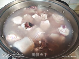 猪脚萝卜炖步骤2