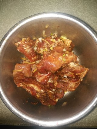 粽香糯米排骨步骤2