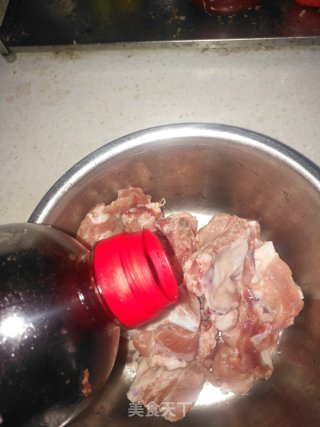 粽香糯米排骨步骤1