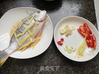 干煎海鲫鱼步骤3