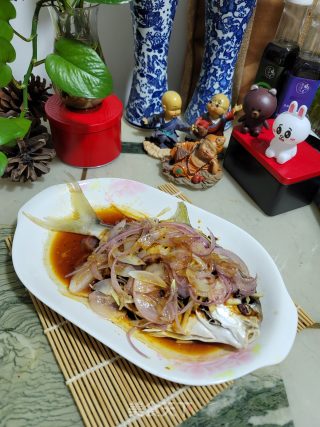 洋葱豆豉蒸鲳鱼步骤9