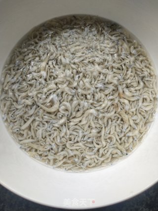 银鱼干炒四季豆步骤2