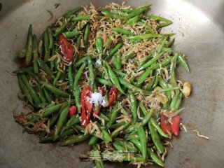 银鱼干炒四季豆步骤9