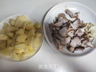 土豆焖肉盖烧饭步骤1