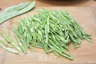 酱烧豆角丝步骤2