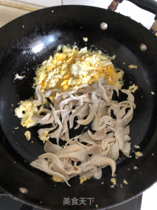 平菇炒鸡蛋步骤4