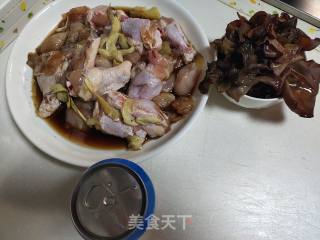 木耳红烧鸡盖烧饭步骤1