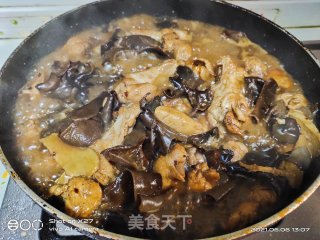 木耳红烧鸡盖烧饭步骤7