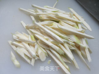 榨菜丝五花肉炒茭白步骤3