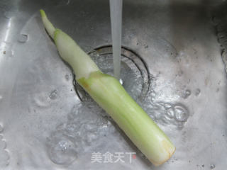 榨菜丝五花肉炒茭白步骤2