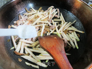 榨菜丝五花肉炒茭白步骤8