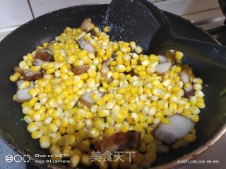 五花肉炒玉米步骤8