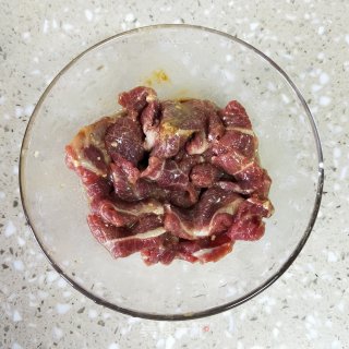 牛肉烩番茄步骤2