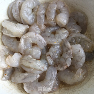 虾仁炒双色丁步骤1