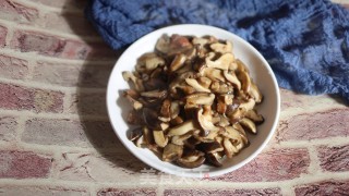 油炸五花肉炒香菇步骤10