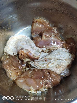 红烧鸡腿肉盖烧饭步骤1