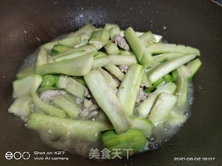 肉片炒丝瓜步骤5