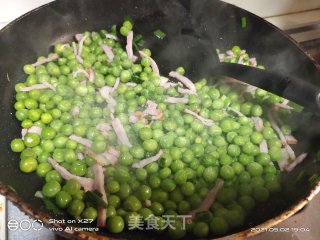 培根炒豌豆步骤4