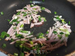 培根炒豌豆步骤3