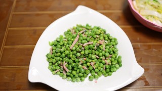 培根炒豌豆步骤6