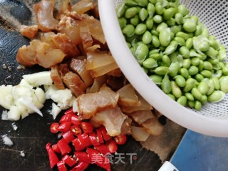 毛豆米炒牛筋步骤1