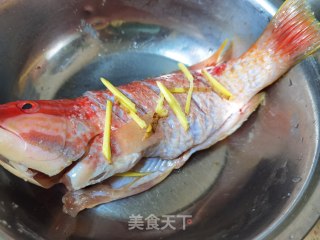 西红柿烧红杉鱼步骤3