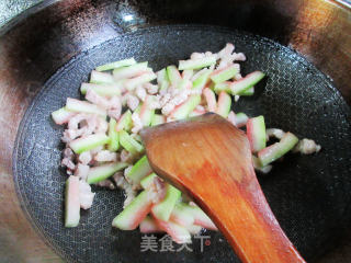 五花肉炒西瓜皮步骤6