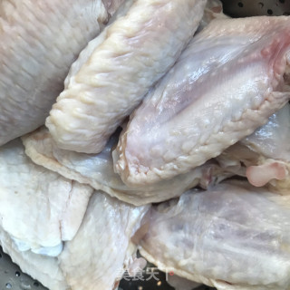 啤酒炖鸡翅步骤1