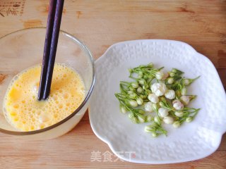 茉莉花炒鸡蛋步骤2